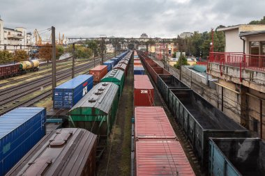 Odessa, Ukrayna - Eyl 10, 2018: Demiryolu kargo terminal deniz sanayi ticari bağlantı noktası. Odessa endüstriyel bölge liman. 