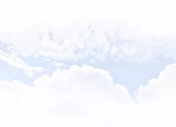 Естественный Фон Высокой Светлой Тональности Белыми Кучевыми Облаками Голубым Небом — стоковое фото