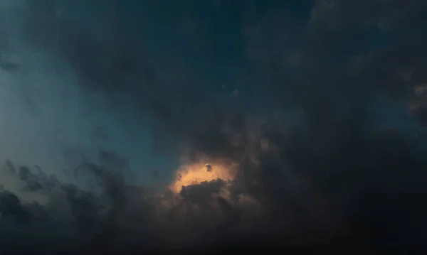 Όμορφο Ουρανό Σύννεφο Κατά Την Ανατολή Ηλιοβασίλεμα Σύννεφα Στο Ηλιοβασίλεμα — Φωτογραφία Αρχείου