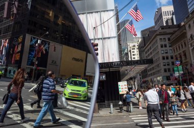 New York, ABD - Eylül 24, 2018: New York ve New Yorklu. Manhattan sokak sahne. New York City sokaklarında Amerikalılar. İnsanlar sabah erkenden işe gitmem.