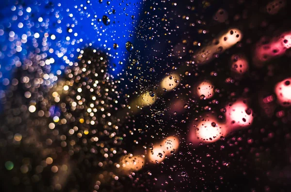 Waterdrops Neon Işıkları Akşam Saat Yağmur Araçların Ile New York — Stok fotoğraf