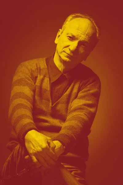 Duotone Portrait Elderly Man Looks Skeptically — Stock Photo, Image