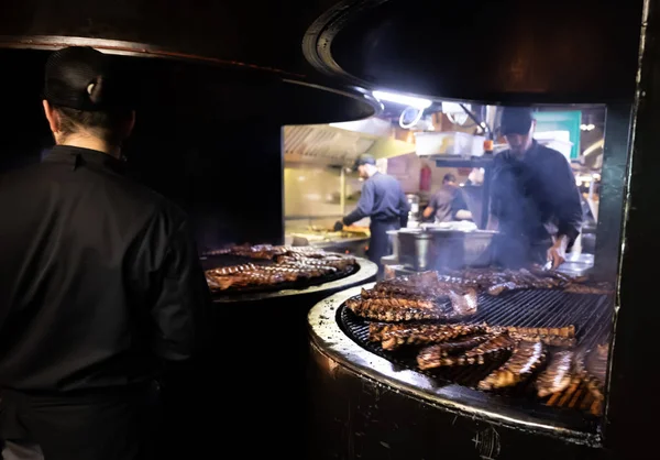 Lviv Ucrania Octubre 2018 Arsenal Ribs Spirits Restaurante Medieval Temático —  Fotos de Stock