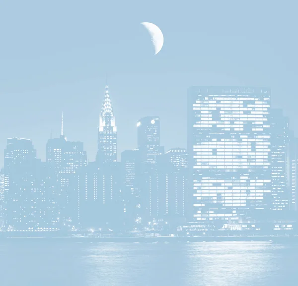 Jasny Niebieski Obraz Księżyca Nad Manhattan Panoramę Nowego Jorku — Zdjęcie stockowe