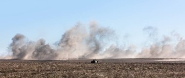 Donetsk Reg, Ukrayna - Okt 12, 2018: Askeri teçhizat bir askeri eğitim zemin, karmaşık taktik çalışmaları sırasında çeşitli askeri kuvvetlerinin Donetsk bölgesi kıyı alan savunma