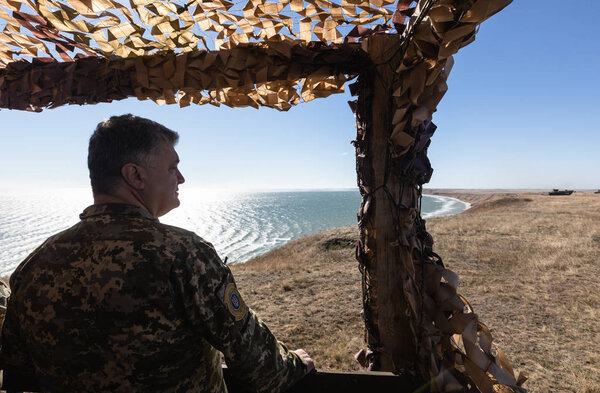 DONETSK REG, UKRAINE - Okt. 12, 2018: President of Ukraine Petro Poroshenko during combat training of the Armed Forces of Ukraine in Donetsk region