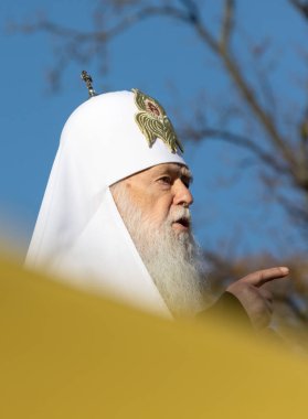 Kiev, Ukrayna - Okt 14, 2018: Primat Ukraynalı Ortodoks Kilisesi Kiev Patrikhanesi, Kiev Patrik ve bütün Rusya-Ukrayna Filaret Ukrayna Kiev Sofia meydanında namaz sırasında