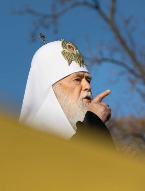 Kiev, Ukrayna - Okt 14, 2018: Primat Ukraynalı Ortodoks Kilisesi Kiev Patrikhanesi, Kiev Patrik ve bütün Rusya-Ukrayna Filaret Ukrayna Kiev Sofia meydanında namaz sırasında