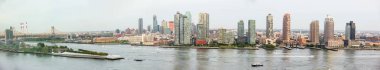 New York, ABD - 21 Eylül, 2016: Görünüm avcılar bir nokta Long Island City Birleşmiş Milletler Genel Merkezi üzerinden. Pepsi Cola avcılar noktada tarihi billboard