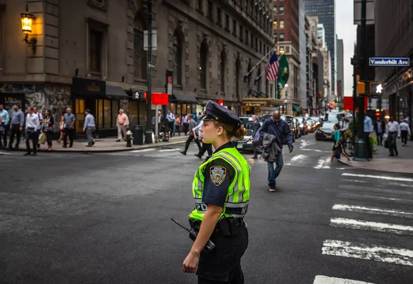 美国纽约 2016年9月20日 警察在曼哈顿街头履行职责 纽约市警察局 纽约警局 是美国最大的市政警察部队 — 图库照片