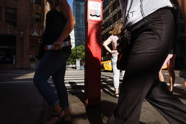 Nueva York Septiembre 2017 Manhattan Street Scene Gente Por Botón —  Fotos de Stock