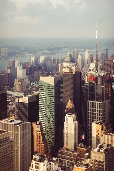 ニューヨーク アメリカ合衆国 Sep 2017 マンハッタンの屋根 ニューヨーク市マンハッタンのミッドタウンは エンパイア ステート ビルディングの上から 鳥の目のビュー — ストック写真
