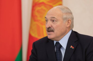 Gomel, Belarus - 26 Ekim 2018: Başkan, Beyaz Rusya Alexander Lukashenko bir toplantı sırasında Ukrayna Cumhurbaşkanı Poroshenko ile