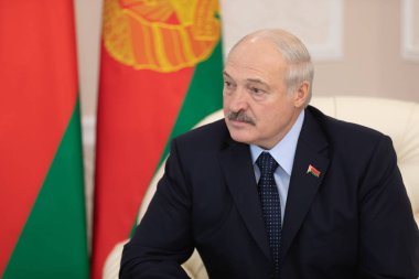 Gomel, Belarus - 26 Ekim 2018: Başkan, Beyaz Rusya Alexander Lukashenko bir toplantı sırasında Ukrayna Cumhurbaşkanı Poroshenko ile