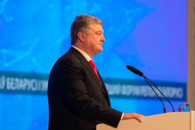 Gomel, Beyaz Rusya - 26 Ekim 2018: Bölgeler, Ukrayna ve Beyaz Rusya, Gomel ilk Forum sırasında Başkan Ukrayna Petro Poroshenko konuşuyor
