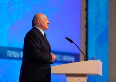 Gomel, Beyaz Rusya - 26 Ekim 2018: Beyaz Rusya Cumhurbaşkanı Alexander Lukashenko bölgeleri Ukrayna ve Beyaz Rusya, Gomel ilk Forum sırasında konuşuyor