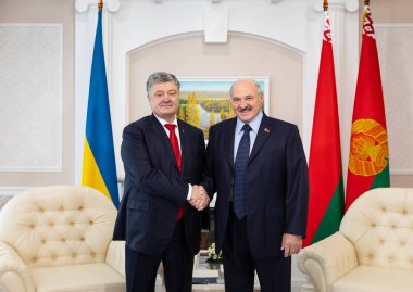 Gomel, Belarus - 26 Ekim 2018: Başkan, Ukrayna Petro Poroshenko bir toplantı sırasında Beyaz Rusya Cumhurbaşkanı Alexander Lukashenko ile