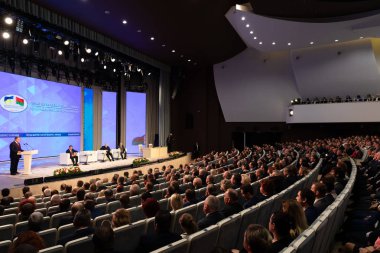 Gomel, Beyaz Rusya - 26 Ekim 2018: Bölgeler, Ukrayna ve Beyaz Rusya, Gomel ilk Forum sırasında Başkan Ukrayna Petro Poroshenko konuşuyor