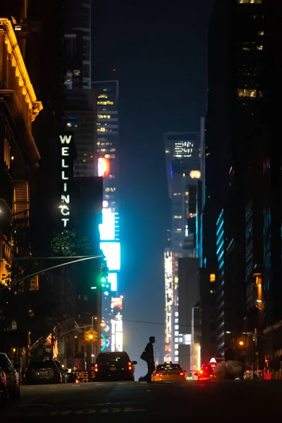 2016 뉴욕시 그리고 뉴욕의 그림자입니다 밤에만 거리에 광고의 — 스톡 사진