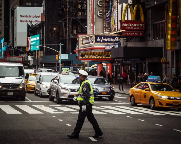 Нью Йорк Сша Травня 2016 Офіцер Поліції Виконуючи Свої Обов — стокове фото