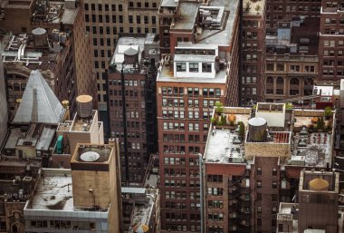 New York, ABD - 03 Mayıs 2016: Sokakları ve Manhattan'ın çatı. New York'un Manhattan midtown görünümü. Kuş görünümü göz