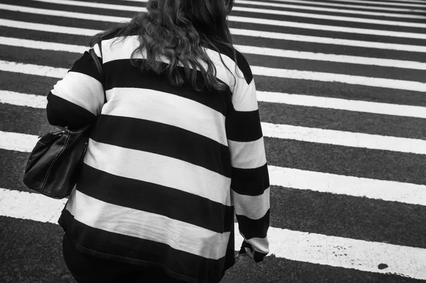 Scène Manhattan Noir Blanc Une Grosse Femme Portant Pull Rayé — Photo