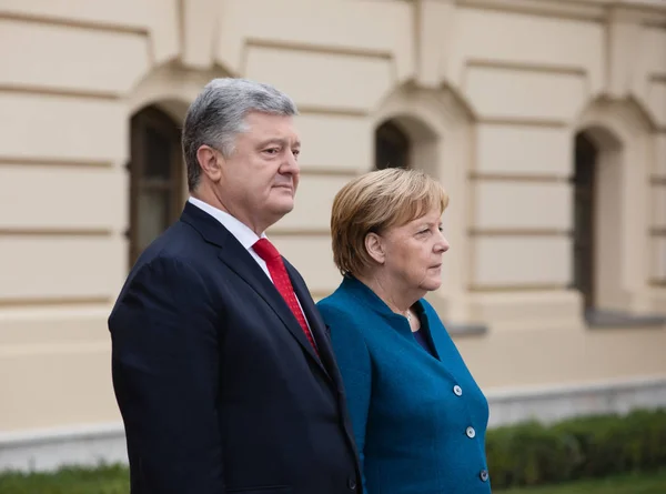 乌克兰基辅 2018年11月1日 乌克兰总统彼得罗 波罗申科和德意志联邦共和国联邦总理安格拉 默克尔在基辅举行会议 — 图库照片