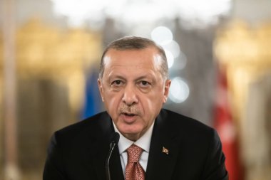 Istanbul, Türkiye - 03 Kasım 2018: Türkiye Cumhurbaşkanı Recep Tayyip Erdoğan görüşmede Cumhurbaşkanı Ukrayna Petro Poroshenko ile