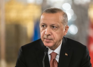 Istanbul, Türkiye - 03 Kasım 2018: Türkiye Cumhurbaşkanı Recep Tayyip Erdoğan görüşmede Cumhurbaşkanı Ukrayna Petro Poroshenko ile