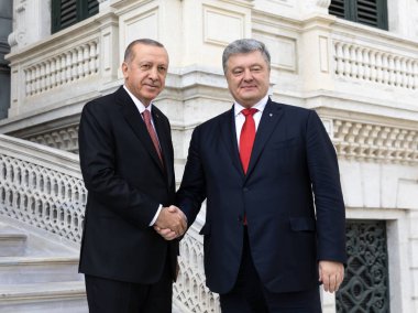 Istanbul, Türkiye - 03 Kasım 2018: Türkiye Cumhurbaşkanı Recep Tayyip Erdoğan görüşmede Cumhurbaşkanı Ukrayna Petro Poroshenko ile