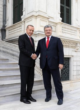 Istanbul, Türkiye - 03 Kasım 2018: Türkiye Cumhurbaşkanı Recep Tayyip Erdoğan görüşmede Cumhurbaşkanı Ukrayna Petro Poroshenko ile