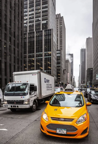 Nueva York Mayo 2016 Taxi Amarillo Calle Manhattan Nueva York —  Fotos de Stock