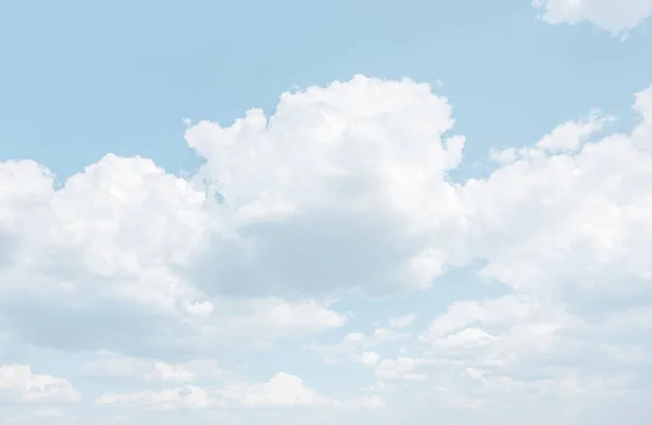 Naturlig Himmel Bakgrund Med Moln Ljus Tonalitet Abstrakt Natur Bild — Stockfoto