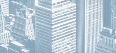 New York, Amerika Birleşik Devletleri - 30 Nisan 2016: Görüntü New York'ta Empire State Binası üstten Bakınlan ışık mavi tonalite içinde gökdelenler. Kuş görünümü göz