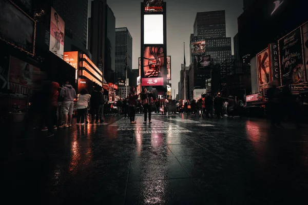 Nova Iorque Eua Abr 2016 Times Square Noite Chuvosa Brilhantemente — Fotografia de Stock