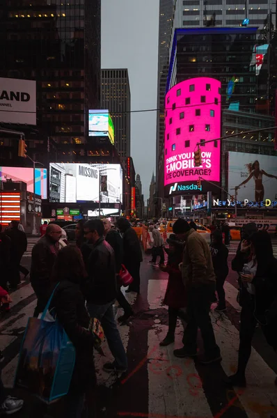 Nueva York Abril 2016 Times Square Por Noche Brillantemente Adornado —  Fotos de Stock