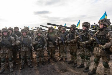 Zhytomyr Reg, Ukrayna - 21 Kasım 2018: hava indirme birlikleri Ukrayna silahlı kuvvetleri Zhytomyr bölgesi Eğitim Merkezi'nde eğitim mücadele