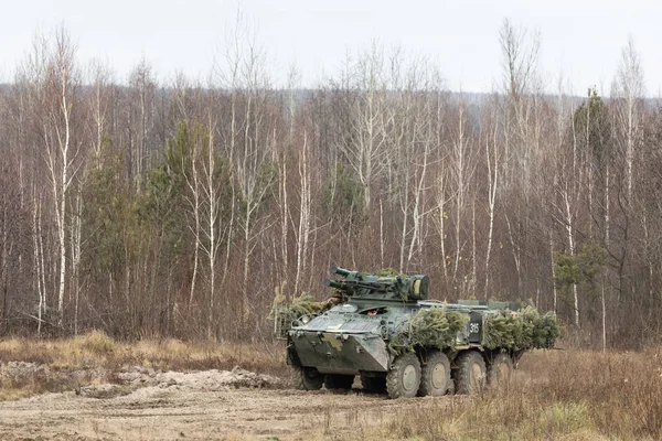 ジトームィル Reg ウクライナ 2018 ジトームィル地域でウクライナ軍の空挺部隊の訓練センターでの訓練を戦闘します 歩兵戦闘車 — ストック写真