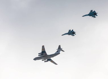 Jitomir Reg, Ukrayna - 06 Aralık 2018: Operasyonlarla Ukrayna Poroshenko Başkan ile askerler saldırı kuvvetleri Ukrayna Silahlı Kuvvetleri açılış toplantısı sırasında savaş sırayla
