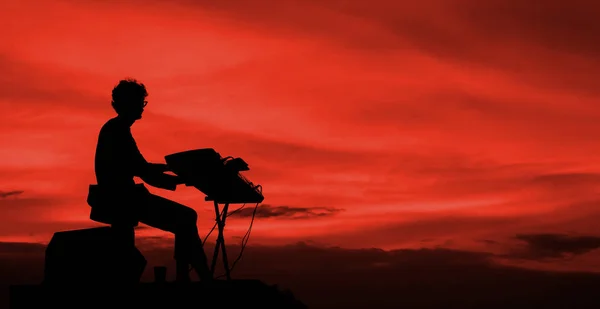 Silhouette Musician Playing Electric Piano Sunset Sky Background Image Trendy — Stock Photo, Image