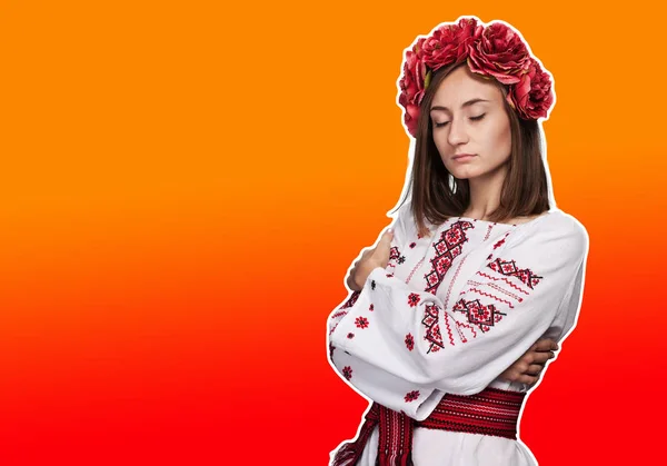 Vacker Ung Flicka Ukrainska Nationella Passar Med Slutna Ögon Och — Stockfoto