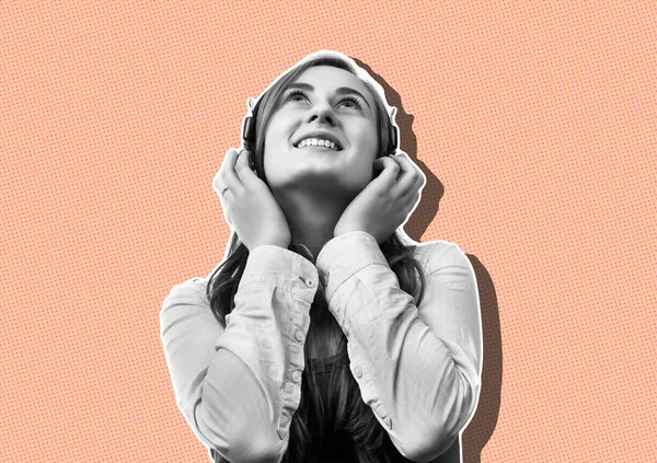 Concepto Estilo Vida Joven Mujer Feliz Escuchando Música Los Auriculares —  Fotos de Stock