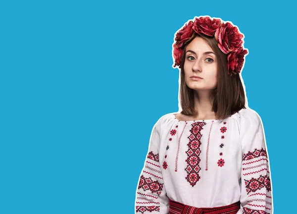 우크라이나 국가에서 여자에 파란색 배경에 스타일 콜라주 — 스톡 사진
