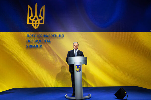 КИЕВ, Украина - 16 декабря 2018 года: Президент Украины Петр Порошенко во время пресс-конференции в Киеве
