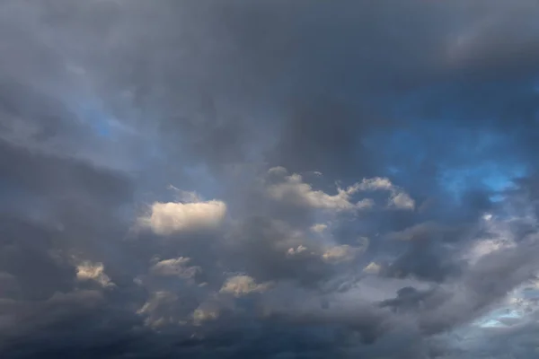 Bulanık Doğal Arka Plan Işık Mavi Tonalite Bulutlarda Ile Soyut — Stok fotoğraf
