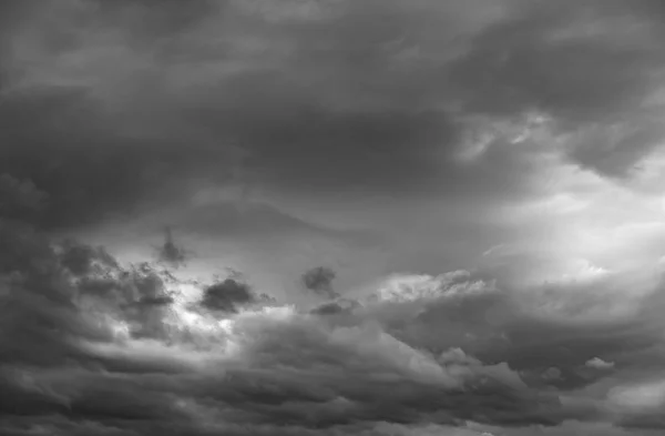 Fondo Natural Abstracto Borroso Con Nubes Tonalidad Blanco Negro Imagen — Foto de Stock