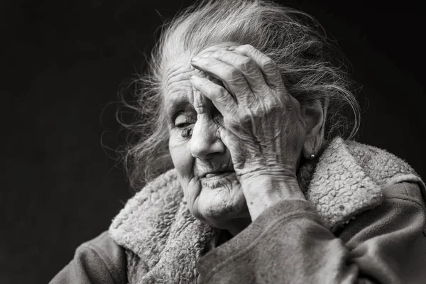 Ålderdom Och Livsstilskoncept Svartvita Porträtt Mycket Gammal Och Trött Skrynkligt — Stockfoto
