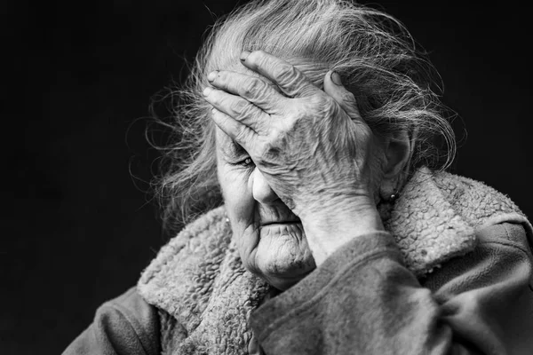 Öregségi Életmód Fogalma Fekete Fehér Portré Egy Nagyon Öreg Fáradt — Stock Fotó