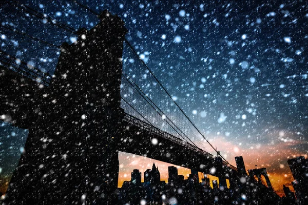 Ορίζοντας Του Μανχάταν Γέφυρα Του Μπρούκλιν Βράδυ Κατά Διάρκεια Μια — Φωτογραφία Αρχείου