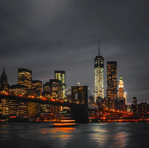 Brooklyn Köprüsü Doğu Nehri Manhattan New York City Görünümünü Işıkları — Stok fotoğraf